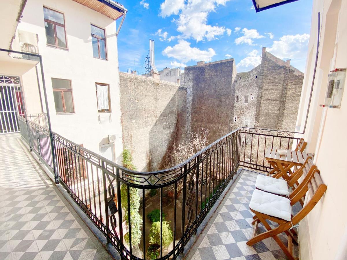 Luxury Apartment In The Centre Ac Parking Garden, Budapest